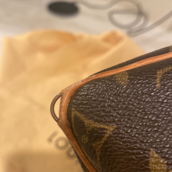 This is used bag , and good condition only corner wire is out - Picture 7 of 9